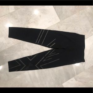 Sweaty Betty size small crop leggings